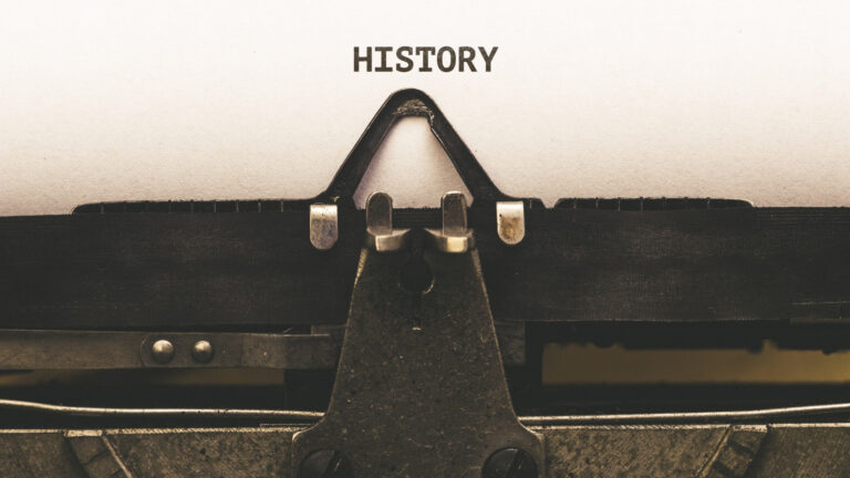 Eine alte Schreibmaschine als als Symbol der Entstehungsgeschichte der Mechatronik